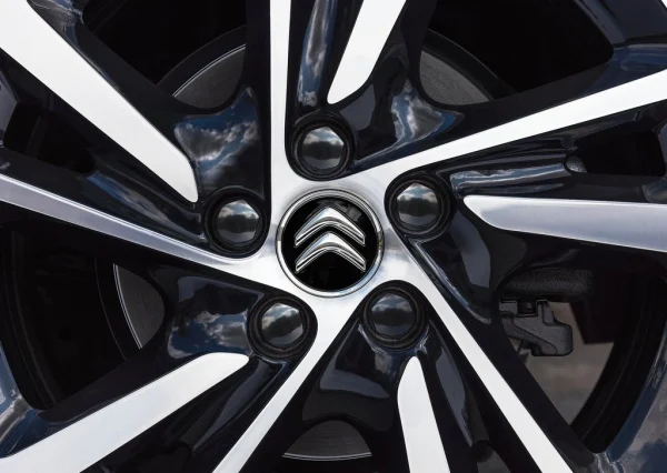 Citroen C4 Picasso Automatic rent a car Montenegro rim