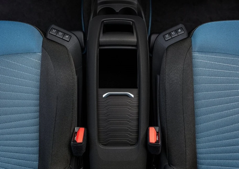 Citroen C4 Picasso Automatic rent a car Montenegro seats