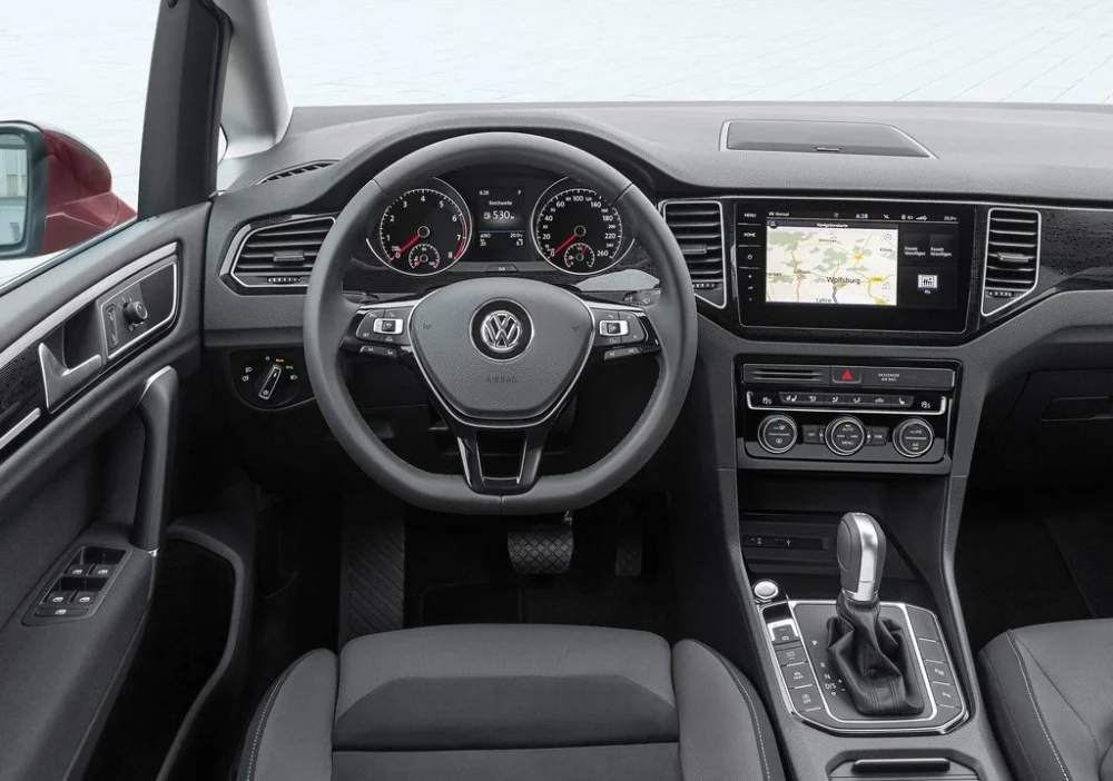 Golf Sportsvan Automatic rent a car Montenegro inside cockpit