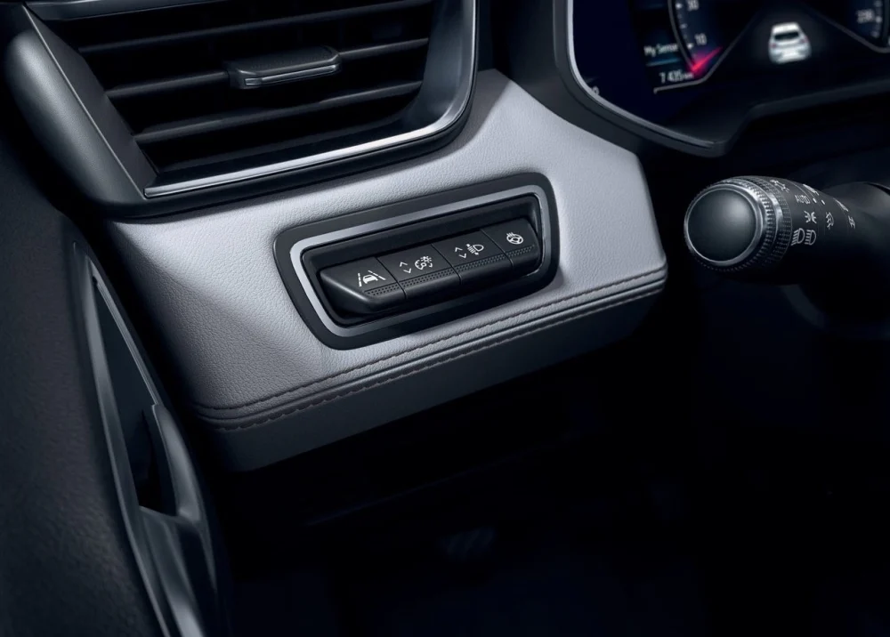 Renault Clio Automatic rent a car Montenegro tools