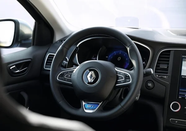 Renault Megane Automatic rent a car Montengro wheel