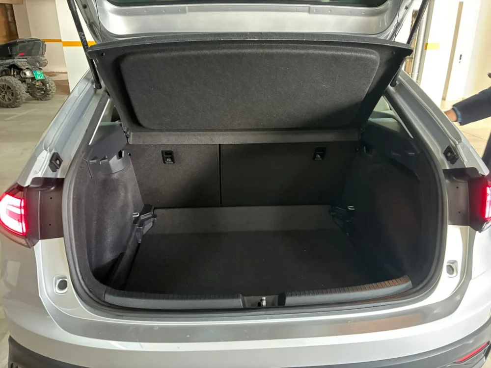 Volkswagen Taigo rent a car Montenengro trunk